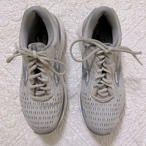 Brooks Womens Ghost 13 Running Sneakers Shoes 1203381B051 Gray 7.5